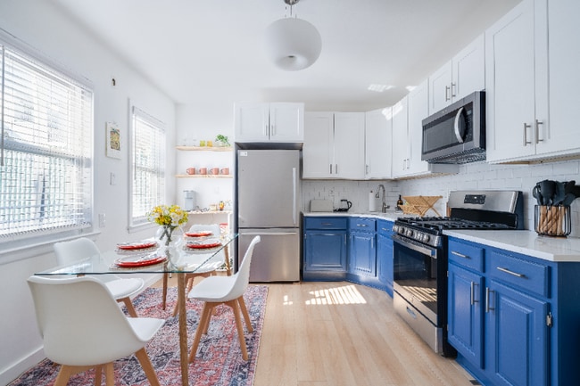 Building Photo - 12 W 52nd St