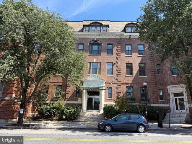 Building Photo - 1211 Light St Unit 209