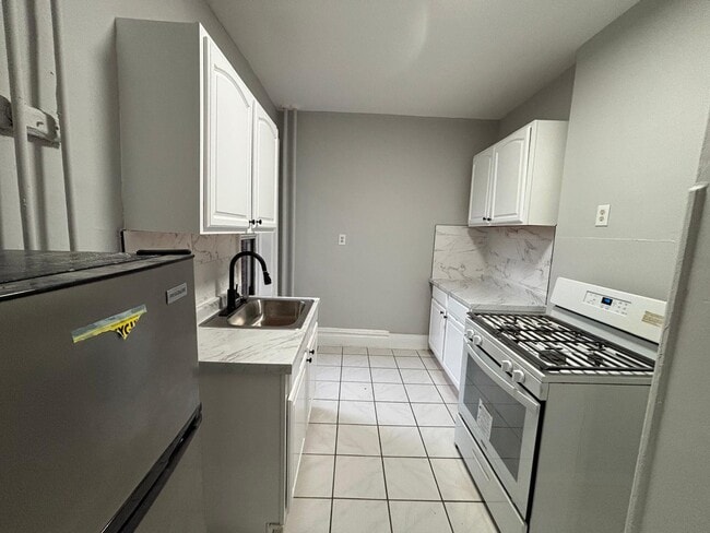 242 Claremont Ave Unit 1