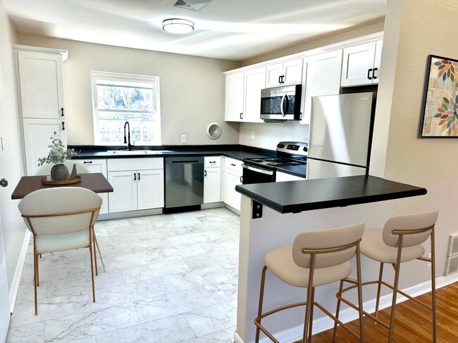 Building Photo - 2722 Riedling Dr Unit 4