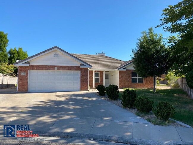 Building Photo - 4 Bedroom Home on cul-de-sac
