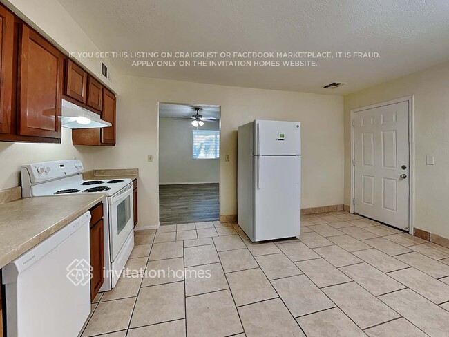 Photo - 208 N 100th Pl