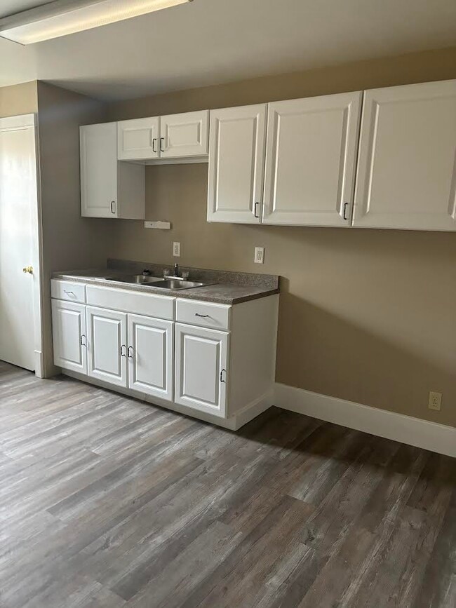 Building Photo - 115 W Main St Unit 115 W Main St Apt D