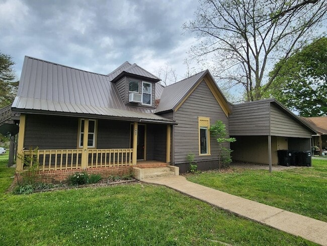 Building Photo - 401 N Polk St