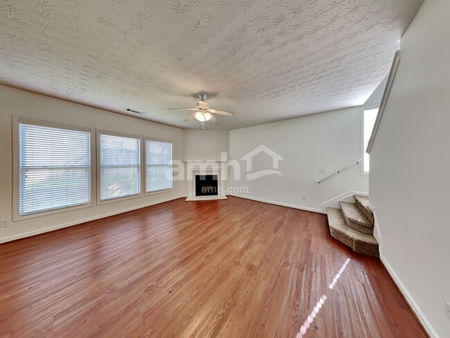 Photo - 127 Oleander Way