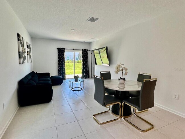 Photo - 5774 Le Marin Wy