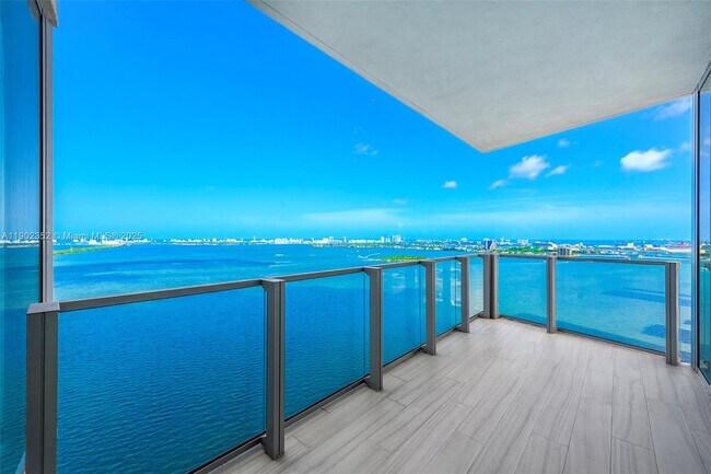 Photo - 2900 NE 7th Ave Unidad 2807