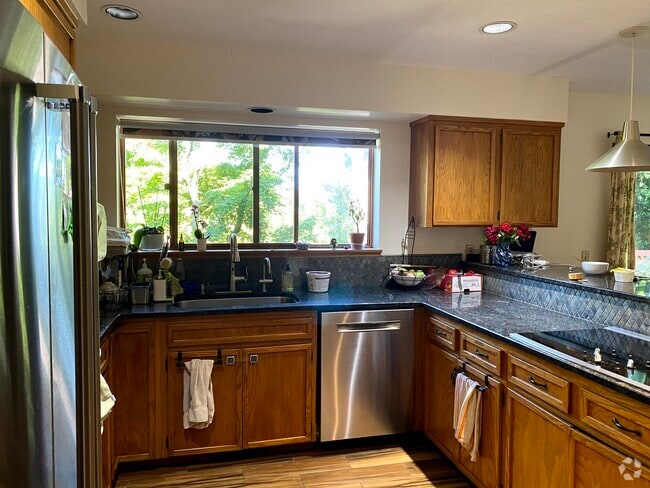 Building Photo - 1647 Jeannette Plz NW Rental