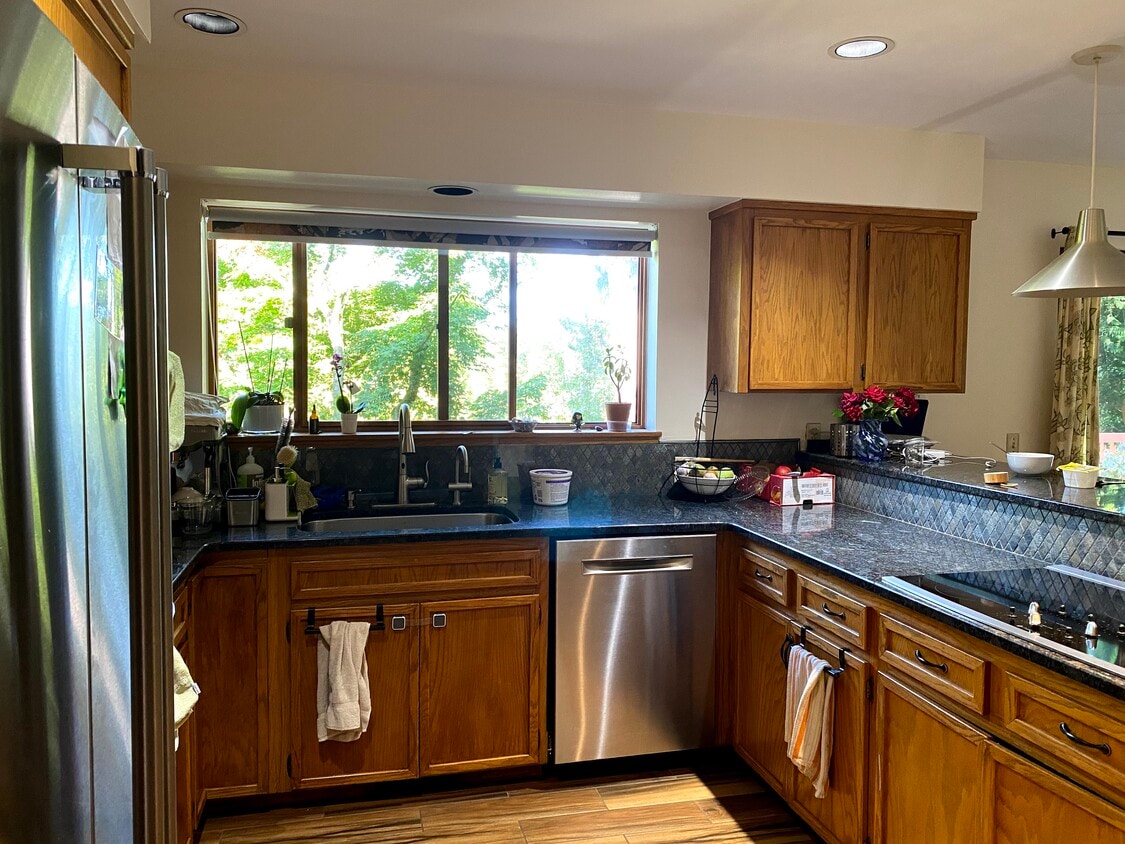 Kitchen - 1647 Jeannette Plz NW (Bainbridge Island, WA)