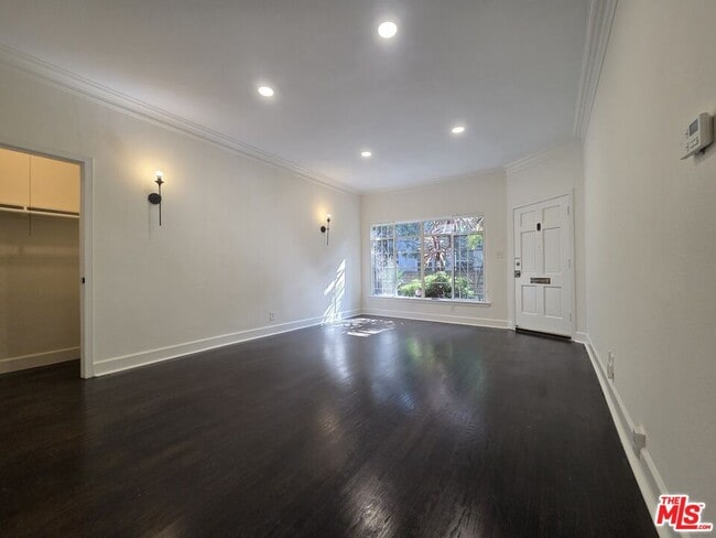 Building Photo - 107 N Sweetzer Ave Unit 3/4