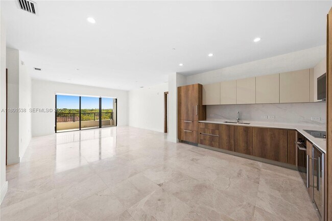 Photo - 701 Valencia Ave Unidad 404