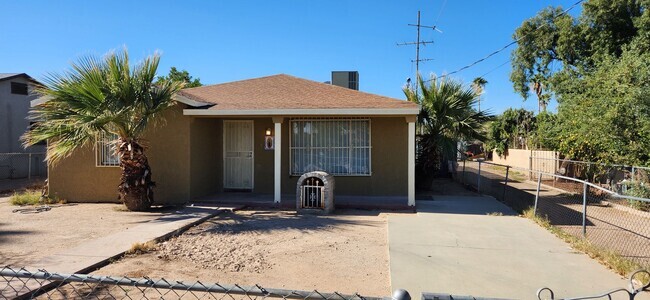 Building Photo - Must See 3 bedroom home! - All ceramic til...