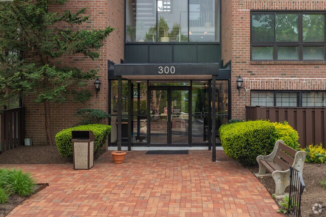 680 Huntingdon Pike Huntingdon Valley, PA - Hill House