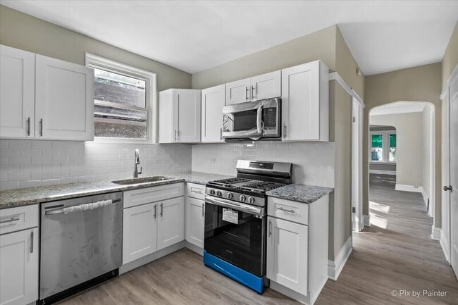 Photo - 7815 S Langley Ave