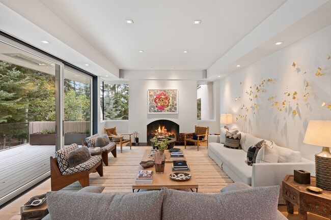 Photo - 721 Meadowood Dr