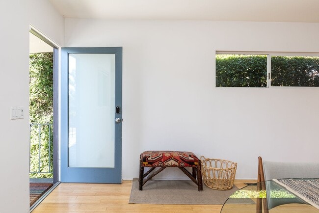 Photo - Silver Lake Mid-Century Style Home - 2b1b - Private Yard - Garage