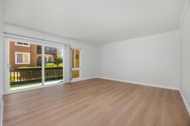 Building Photo - 17199 W Bernardo Dr Unit 104 Rental