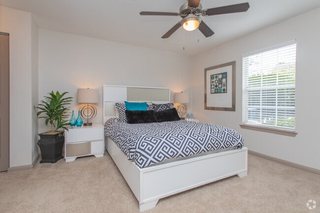 1BR, 1BA - 778SF