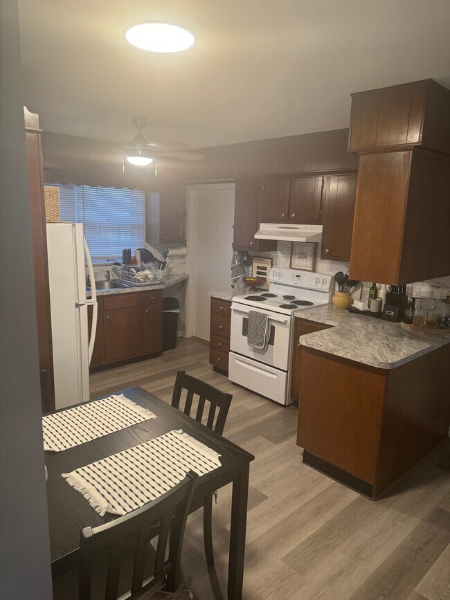 Photo - 227 W Caracas Ave Unit C