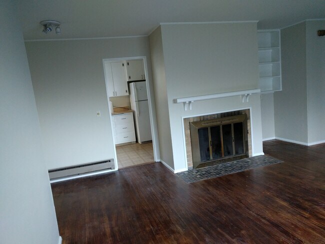 Living room, looking towards the kitchen - 2202 NE 83rd St