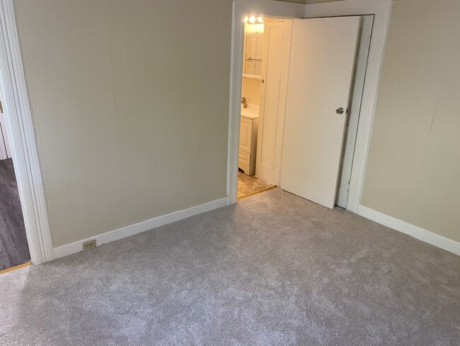 Photo - Charming 1-Bedroom, 1-Bathroom Ground Floor Apartment Unidad 1014 D