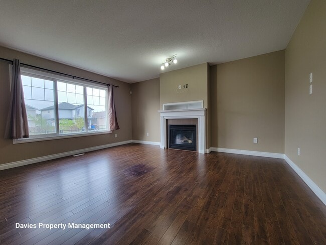 Photo - 6035-6034 4 Ave SW