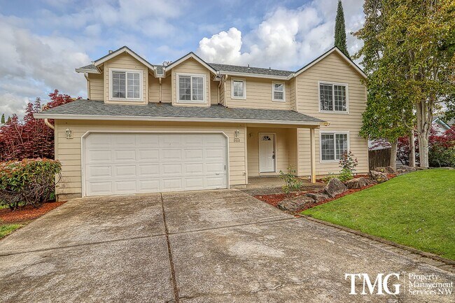 Spectacular & Spacious Felida Home! - Spectacular & Spacious Felida Home!