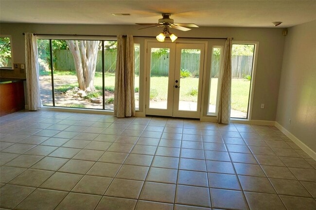 Photo - 9538 Meadowglen Ln