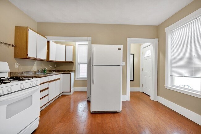 Photo - 199 Beacon St