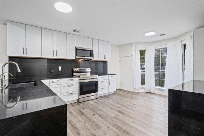 Photo - 158 Oak River Dr