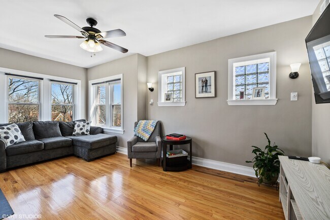Photo - 5449 W Sunnyside Ave Unit 3