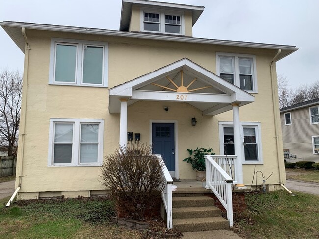 Building Photo - 207 N Prospect Rd Rental