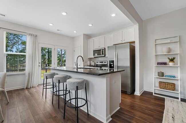 Photo - 609 Trotters Ln