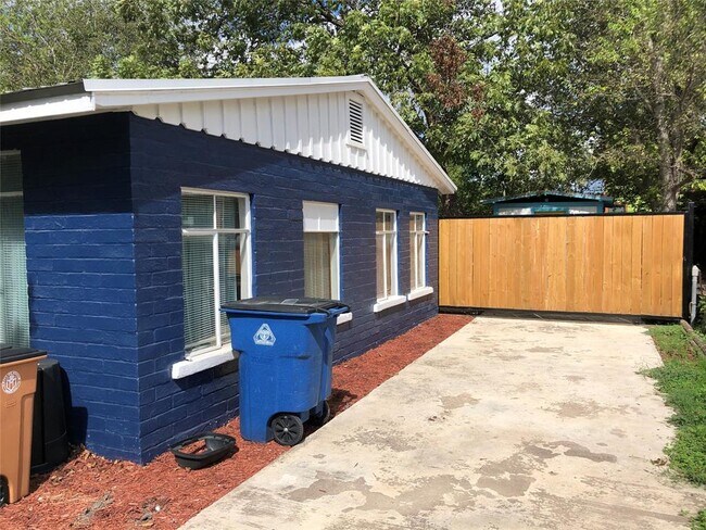 Photo - 1206 W 51st St