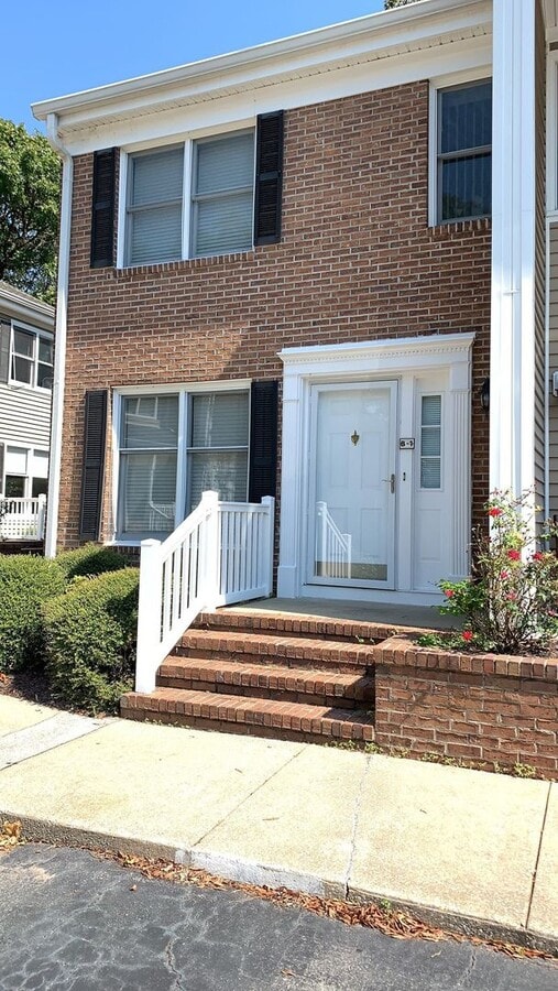 2-Bedroom, 1.5-Bath town house - 2-Bedroom, 1.5-Bath town house