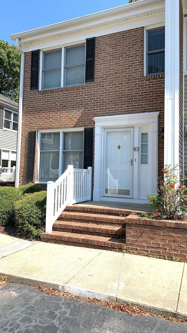 Building Photo - 2-Bedroom, 1.5-Bath town house