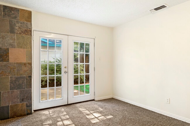 Photo - 421 San Mateo Dr