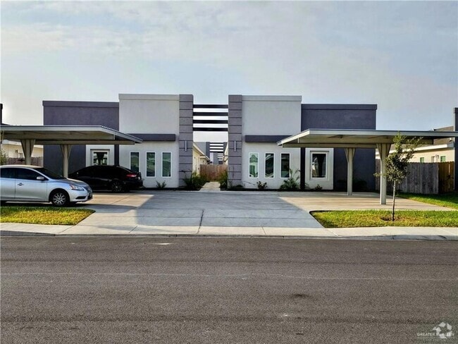 Building Photo - 2919 W Driftwood St Unit 2 Rental