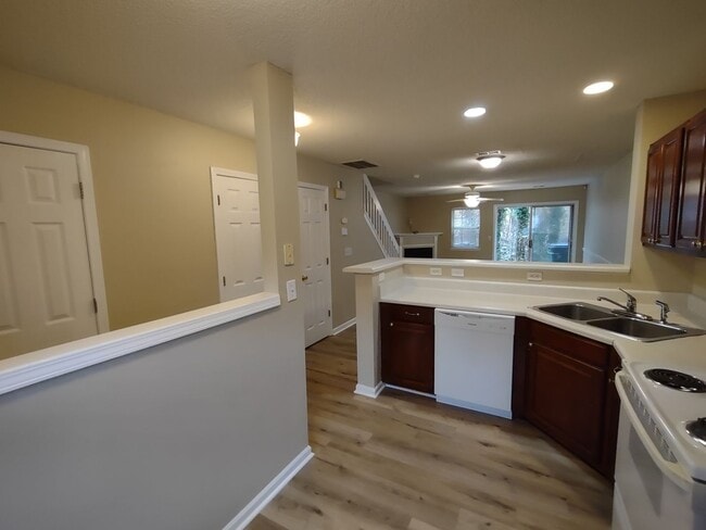 Photo - Pristine, move in ready Townhome located in the Holly Ridge Complex!