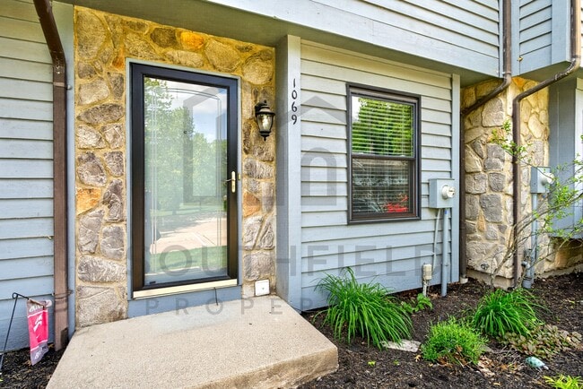 Photo - 1069 Crisfield Dr
