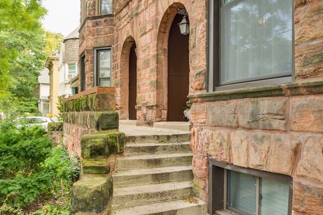 Photo - 5429 S Blackstone Ave Unidad Condo