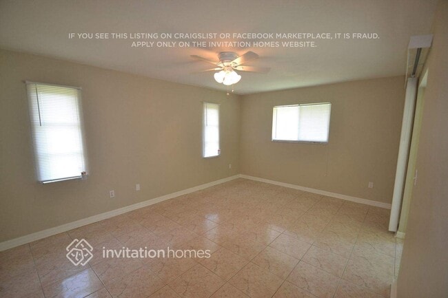 3210 SE Santa Barbara Pl