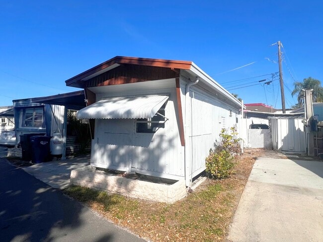 Photo - 616 Cortez Rd W