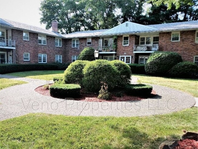 Building Photo - 9/11/13 Village Dr.