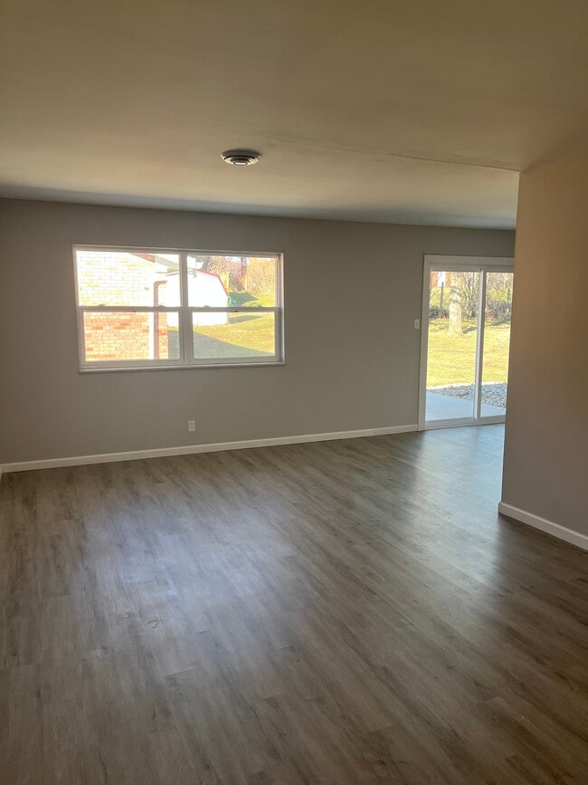 Photo - 84 Lasalle St