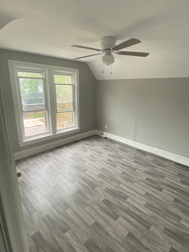 Photo - 477 W Ferry St