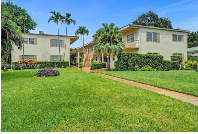 Building Photo - 2 bedroom in Hollywood FL 33020 Rental