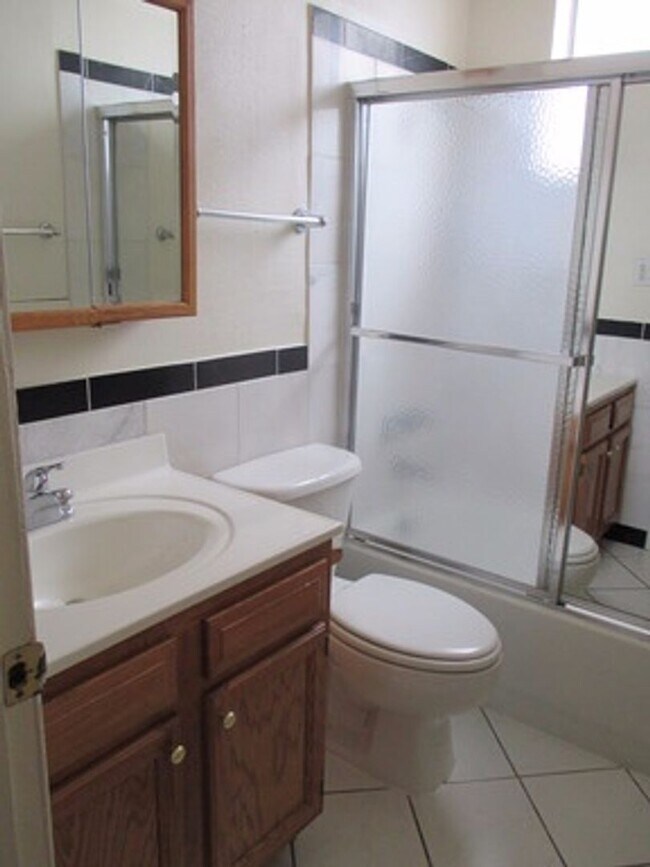 Photo - Pet-friendly & spacious 2 BD/2 BA in great... Unidad 660-103