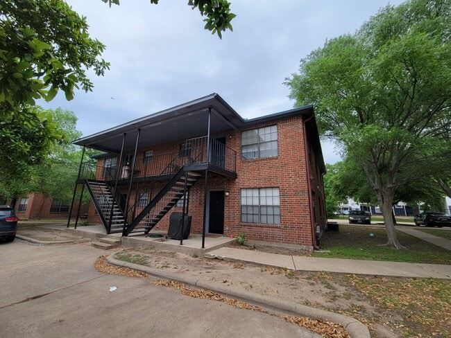 Photo - College Station - 3 bedroom / 2 bath 4 plex- downstair units.