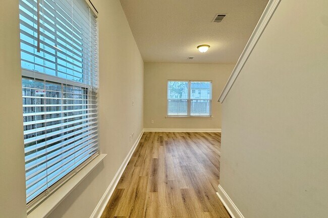 Photo - AVAILABLE NOW! (Pet Friendly)